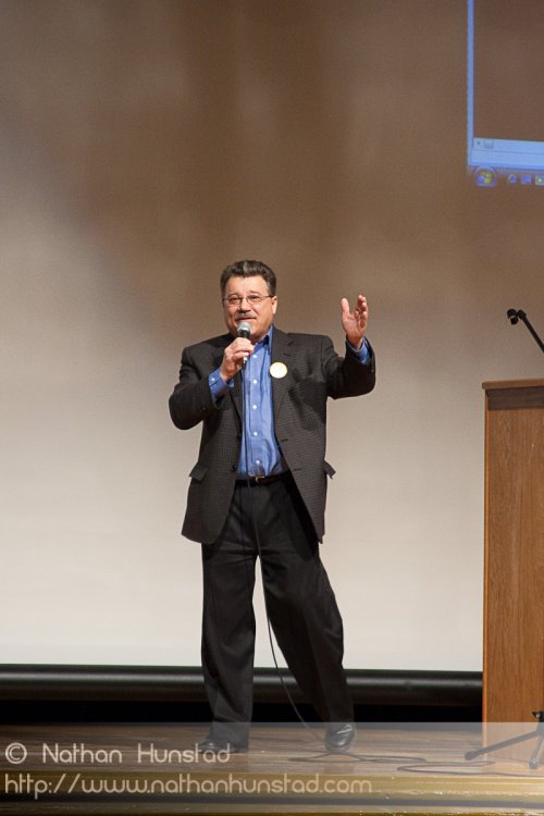 Representative Tom Rukavina, candidate for governor, speaks to t